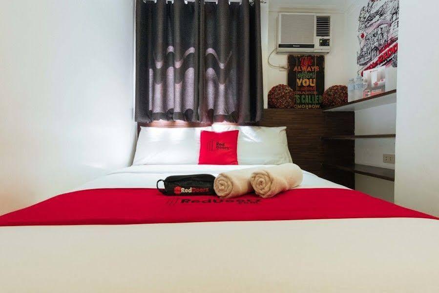 Reddoorz Plus @ Poblacion Makati Makati City Kültér fotó