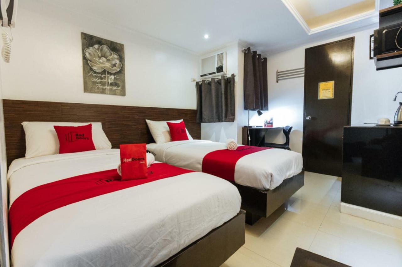 Reddoorz Plus @ Poblacion Makati Makati City Kültér fotó