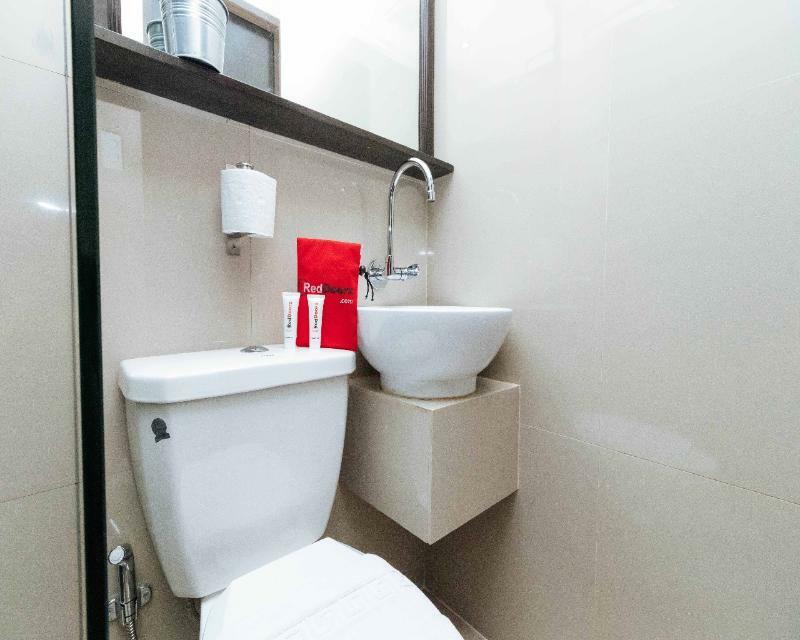 Reddoorz Plus @ Poblacion Makati Makati City Kültér fotó
